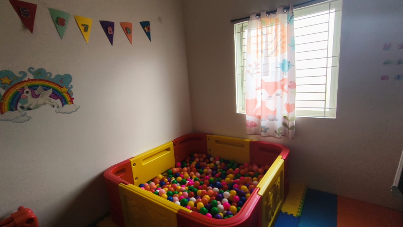 Padded Indoor Ball Pool Pit